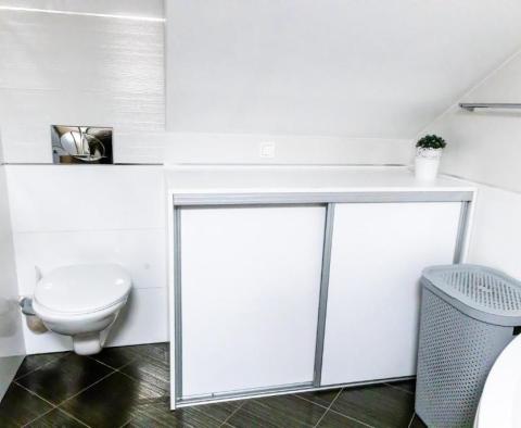 Dům se dvěma apartmány v prestižní lokalitě v Poreči - pic 15