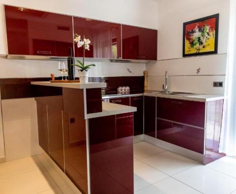 Dům se dvěma apartmány v prestižní lokalitě v Poreči - pic 16