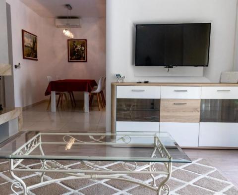 Dům se dvěma apartmány v prestižní lokalitě v Poreči - pic 23