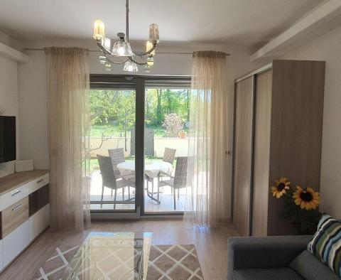 Dům se dvěma apartmány v prestižní lokalitě v Poreči - pic 25