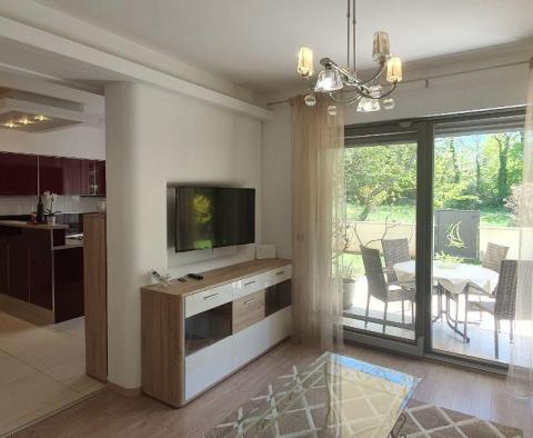 Dům se dvěma apartmány v prestižní lokalitě v Poreči - pic 26