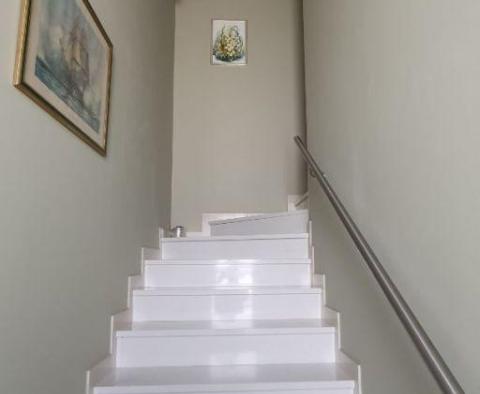 Dům se dvěma apartmány v prestižní lokalitě v Poreči - pic 27