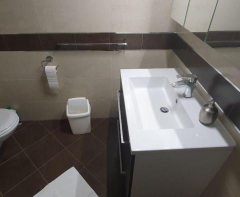 Dům se dvěma apartmány v prestižní lokalitě v Poreči - pic 38