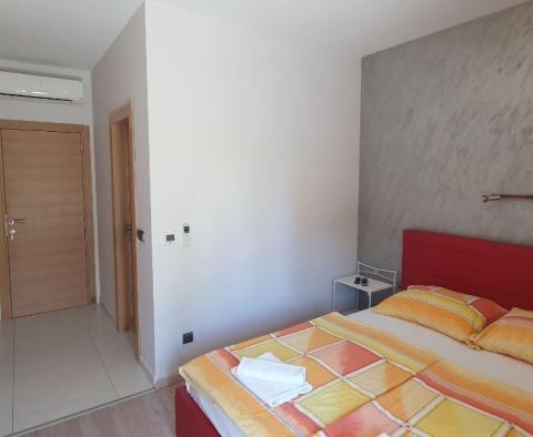 Dům se dvěma apartmány v prestižní lokalitě v Poreči - pic 44