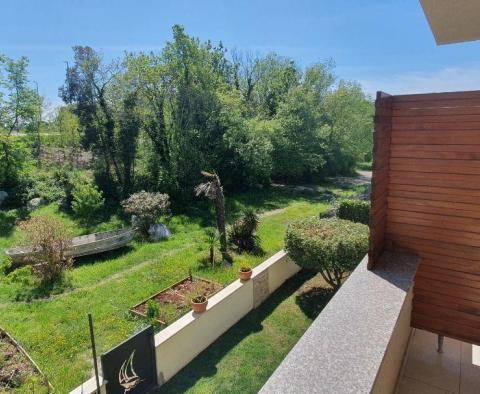 Dům se dvěma apartmány v prestižní lokalitě v Poreči - pic 49