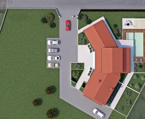 Villa with a large garden in Rovinj area, mere 5 km from the sea - pic 2