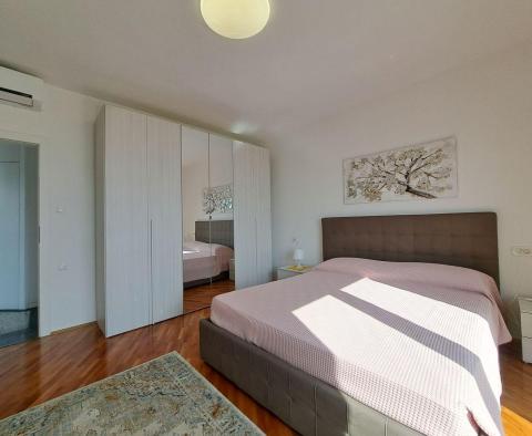 Étage entier de la maison avec vue, jardin et 2 places de parking au centre d'Opatija - pic 10