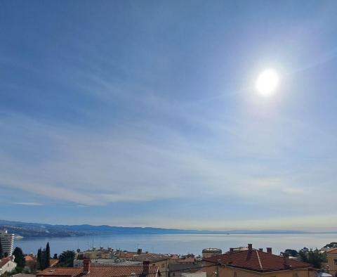 Étage entier de la maison avec vue, jardin et 2 places de parking au centre d'Opatija - pic 2