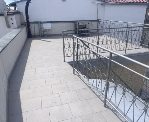 Maison très spéciale sur 3 étages avec toit-terrasse à 80m de la mer à Selce - pic 6