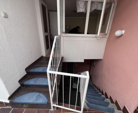Maison très spéciale sur 3 étages avec toit-terrasse à 80m de la mer à Selce - pic 14