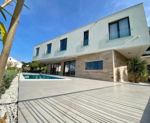Magnifique villa moderne de 2ème ligne sur la péninsule de Ciovo - pic 21