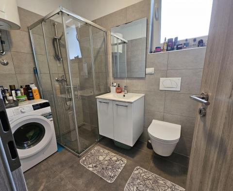 Dom z 3 apartamentami w rejonie Poreča - pic 16