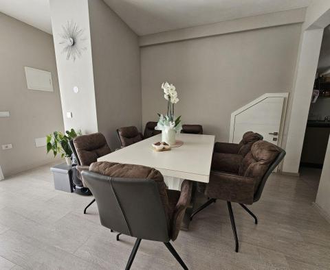 Dom z 3 apartamentami w rejonie Poreča - pic 18
