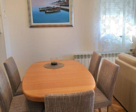 Négy hálószobás, kétszintes apartman tengerre néző kilátással Malinskában - pic 2
