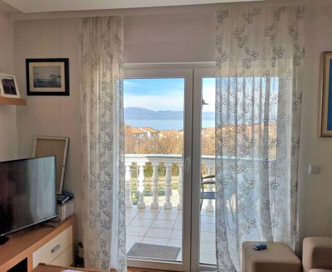 Négy hálószobás, kétszintes apartman tengerre néző kilátással Malinskában - pic 4