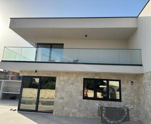 Exklusives Doppelhaus mit Swimmingpool in Mandre, Pag - foto 4