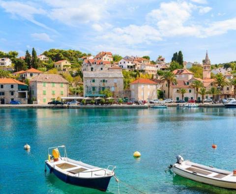 Großes Ackerland mit Olivenhain in Splitska, Brac - foto 11