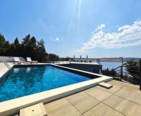 Exclusive villa with panoramic sea view in Jardanovo, mere 50 meters from the sea - pic 4