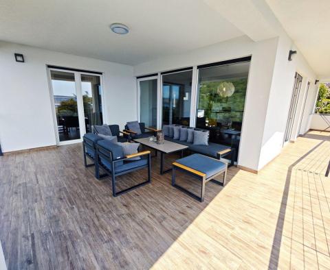 Exclusive villa with panoramic sea view in Jardanovo, mere 50 meters from the sea - pic 12