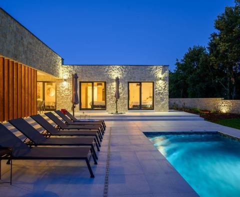 Design one-story villa located in a private complex in Svetvincenat - pic 46
