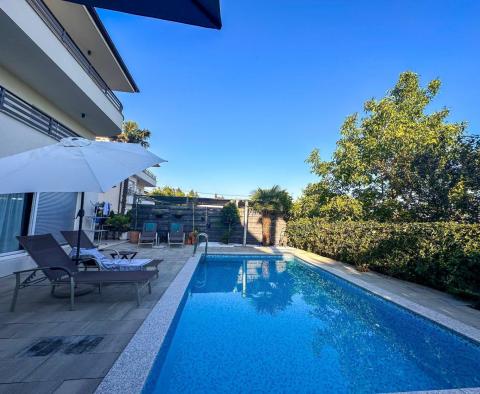Haus mit drei Wohnungen, Swimmingpool und Meerblick - foto 12