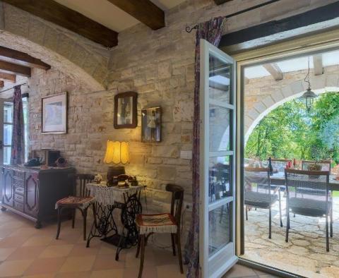 A beautiful stone villa for sale with a swimming pool in Tinjan - pic 9