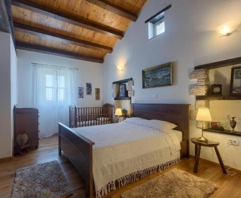 A beautiful stone villa for sale with a swimming pool in Tinjan - pic 20