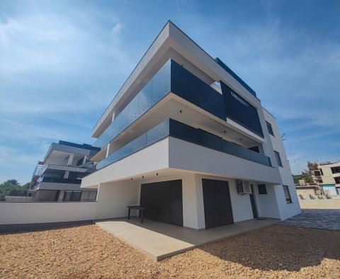 Zweistöckiges Luxus-Penthouse mit Dachterrasse und Swimmingpool - foto 2