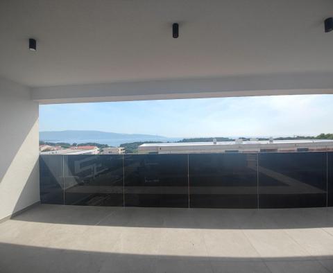 Zweistöckiges Luxus-Penthouse mit Dachterrasse und Swimmingpool - foto 16