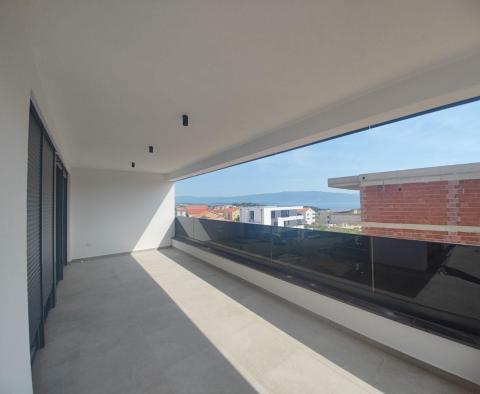Zweistöckiges Luxus-Penthouse mit Dachterrasse und Swimmingpool - foto 17
