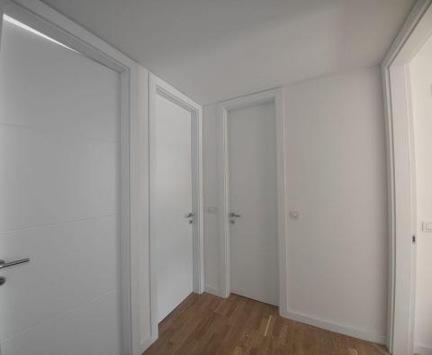 Zweistöckiges Luxus-Penthouse mit Dachterrasse und Swimmingpool - foto 18
