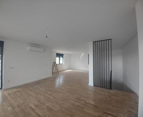 Zweistöckiges Luxus-Penthouse mit Dachterrasse und Swimmingpool - foto 24