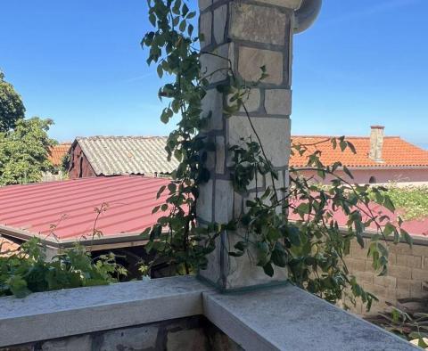 Panství dvou kamenných domů obklopených přírodou a výhledem na moře - pic 30