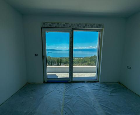 Exclusive duplex villa with pool and garage and panoramic sea view in Kostrena - pic 9