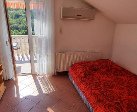 Appartements et locaux commerciaux dans un endroit calme près de la mer à Novi Vinodolski - pic 11
