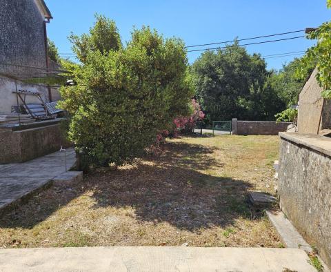 Einfamilienhaus zur Renovierung auf Krk, für Investoren! - foto 4