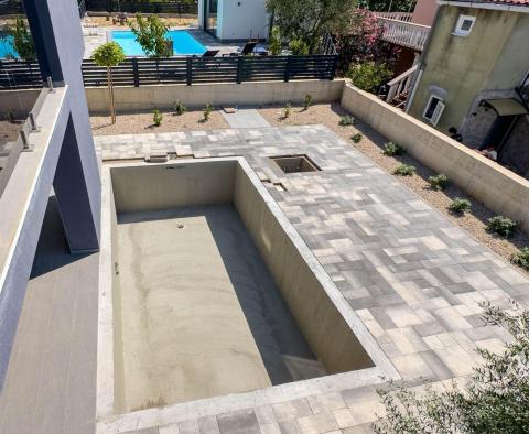 Modern luxusvilla, kilátással a medencére és a tengerre, Krk városában - pic 11