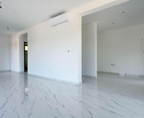 Modern luxusvilla, kilátással a medencére és a tengerre, Krk városában - pic 15