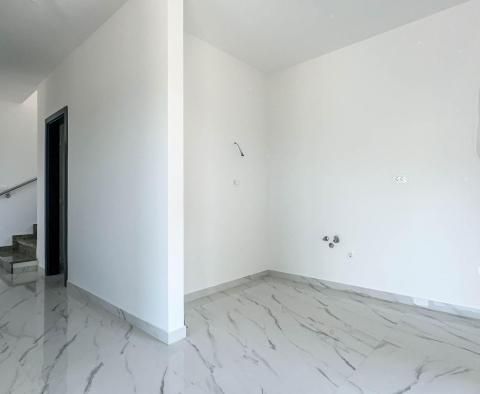 Modern luxusvilla, kilátással a medencére és a tengerre, Krk városában - pic 17
