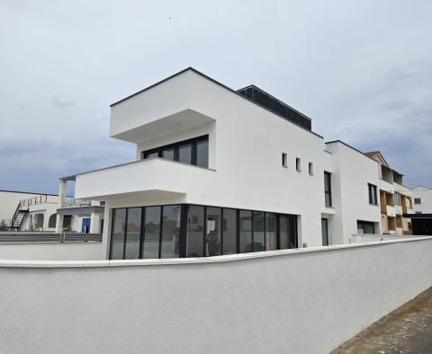 Villa mit Pool in Vrsi, Zadar, Neubau - foto 2