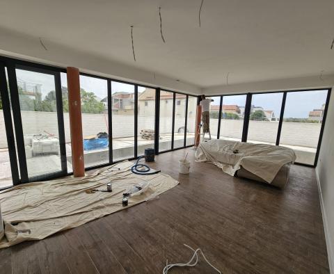 Villa mit Pool in Vrsi, Zadar, Neubau - foto 8