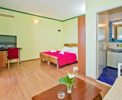 Piękny apartament-hotel na wyspie Hvar, 1 linia do morza - pic 29