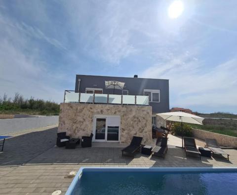 Villa moderne avec piscine à Privlaka, à 350 mètres de la mer - pic 4