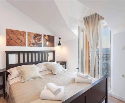 Okouzlující kamenná budova se 3 apartmány v Živogošće, 1. linie k moři - pic 7