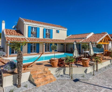 Rustic style villa in Zadar area,150m from the sea with tennis terrain! - pic 2