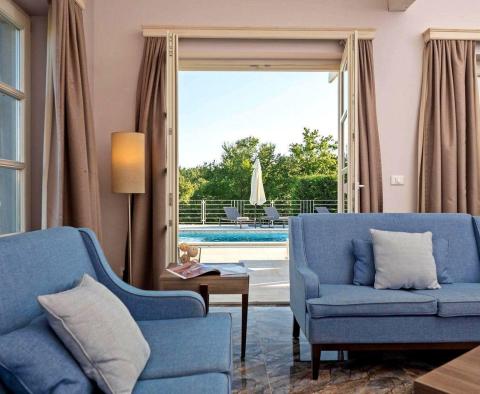 Bright Mediterranean villa surrounded by greenery in Svetvincenat - pic 18