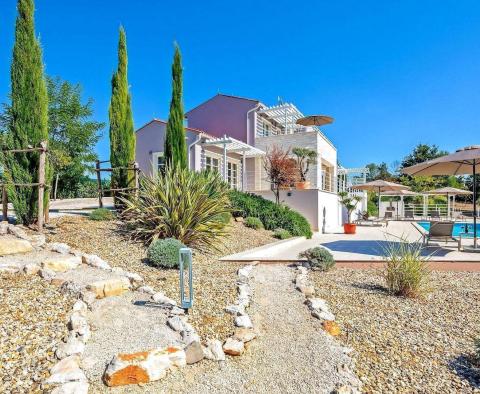 Impressive villa surrounded by greenery in Svetvincenat - pic 2