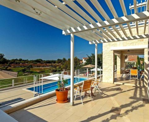 Impressive villa surrounded by greenery in Svetvincenat - pic 12