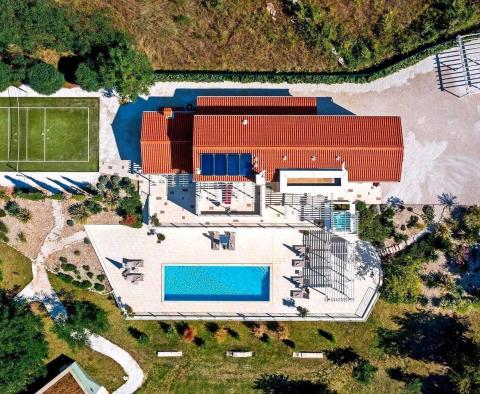 Impressive villa surrounded by greenery in Svetvincenat - pic 40