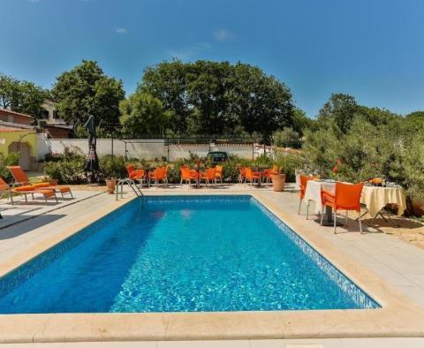 Guest-house with 4 apartments in Medulin for sale - pic 3